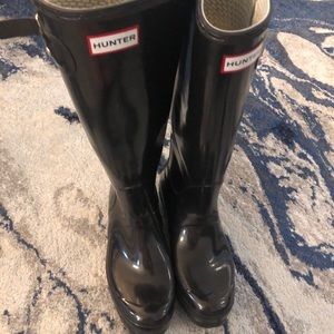 HUNTER Black Glossy Tall Gently Used Rubber Rainboots